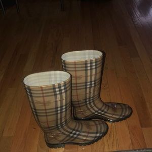 Burberry rain boots (authentic)